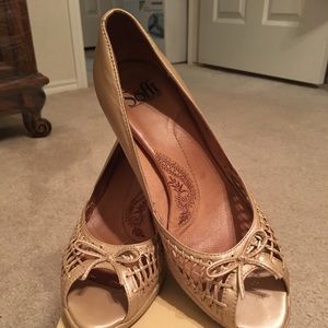 Söfft gold heels, $12